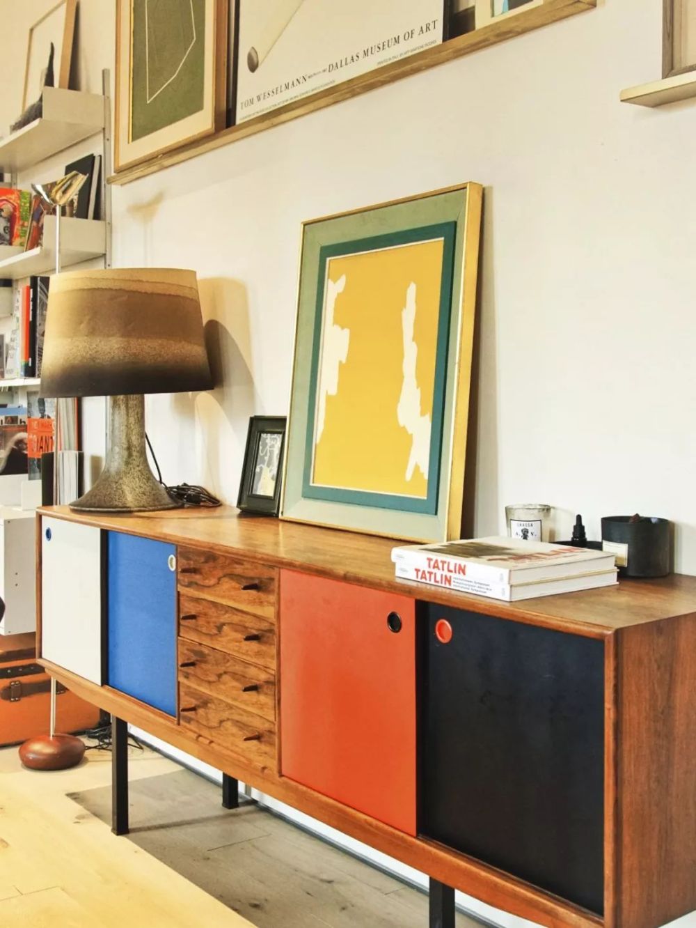 北京一家四口住260 厂房 去卧室要坐电梯 一不开心就换古董家具 一条生活馆